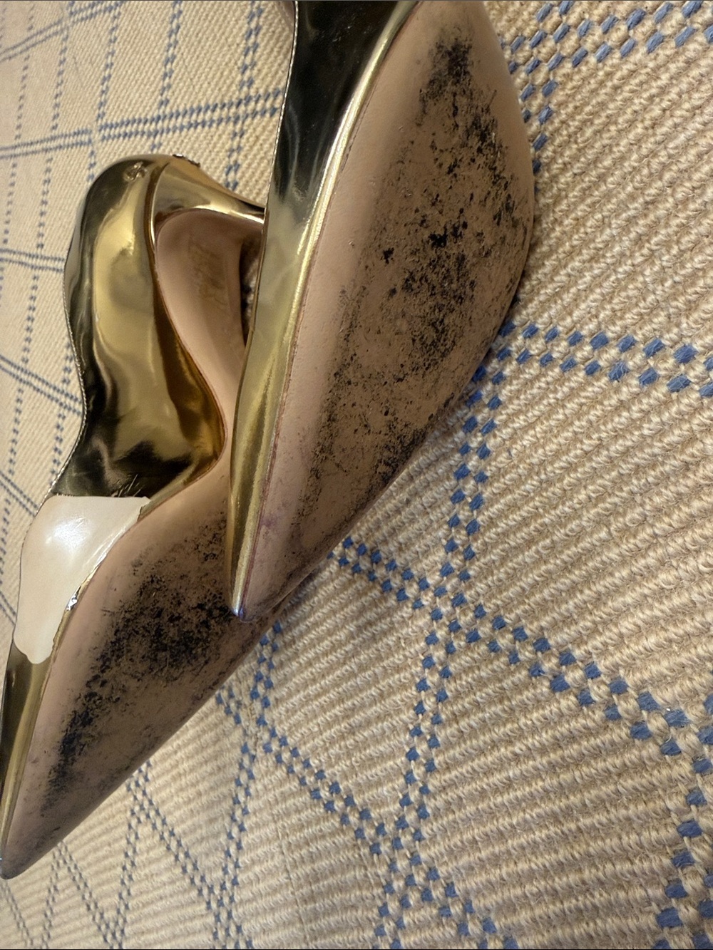 Gianvito Rossi Shiny Gold Pointed Pump - Picture 5 of 6